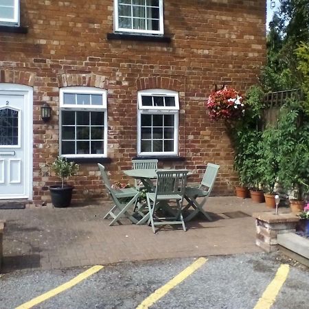 The Lincolnshire Poacher Inn Metheringham Exterior photo