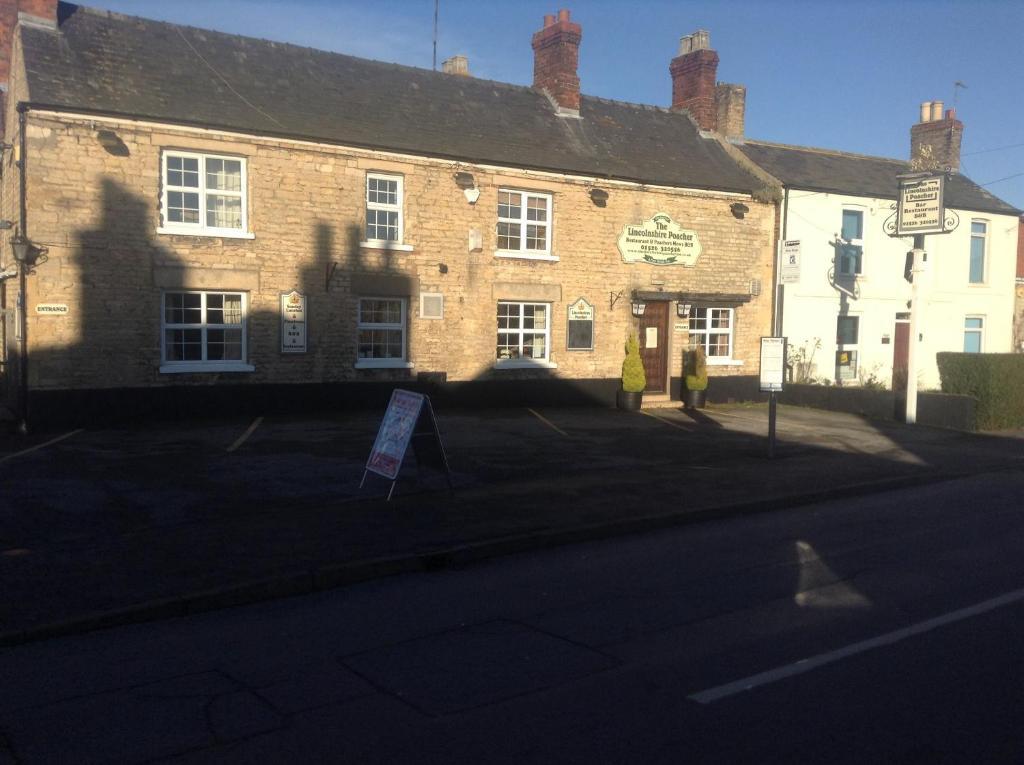 The Lincolnshire Poacher Inn Metheringham Exterior photo