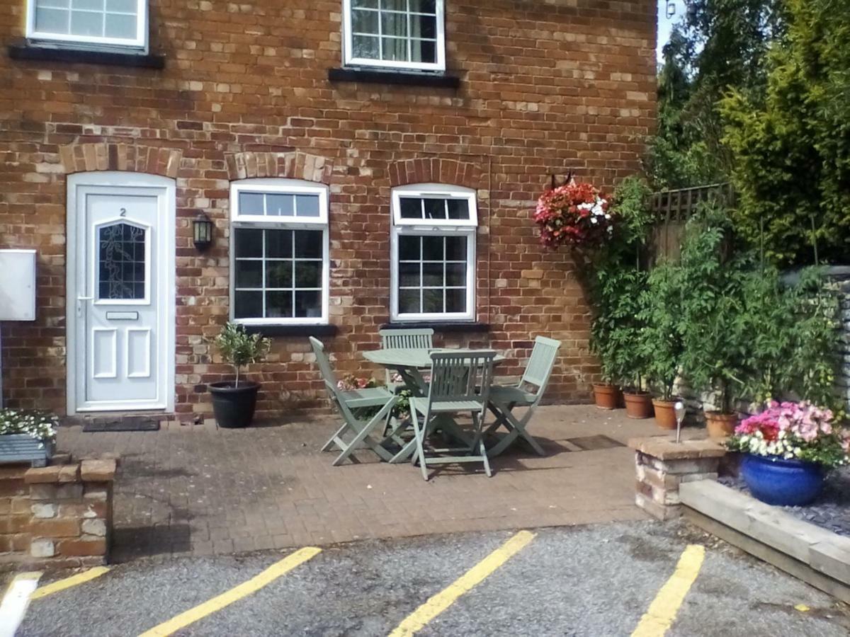 The Lincolnshire Poacher Inn Metheringham Exterior photo