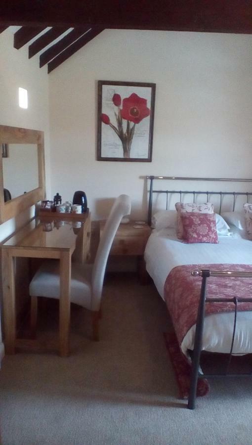 The Lincolnshire Poacher Inn Metheringham Exterior photo