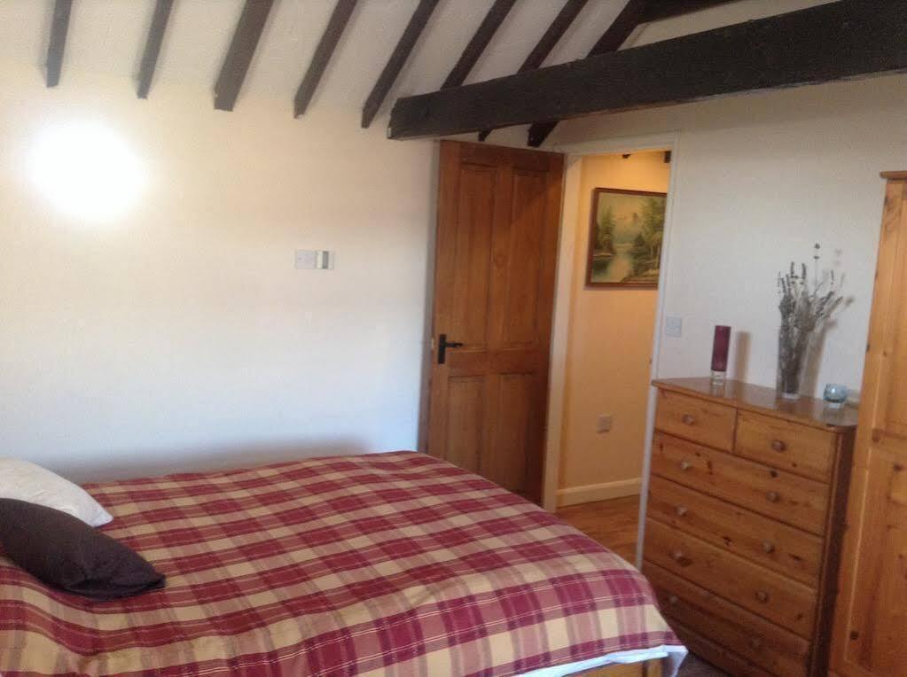 The Lincolnshire Poacher Inn Metheringham Exterior photo